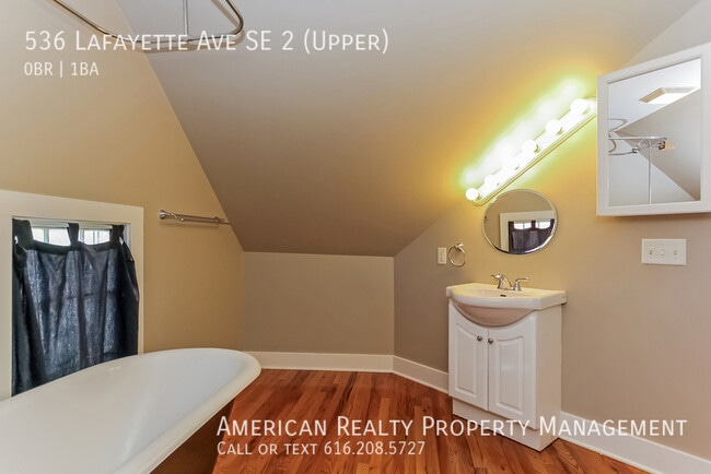 Building Photo - 536 Lafayette Ave SE