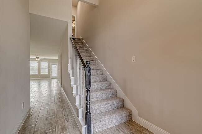 Building Photo - 327 Sweetspire Dr