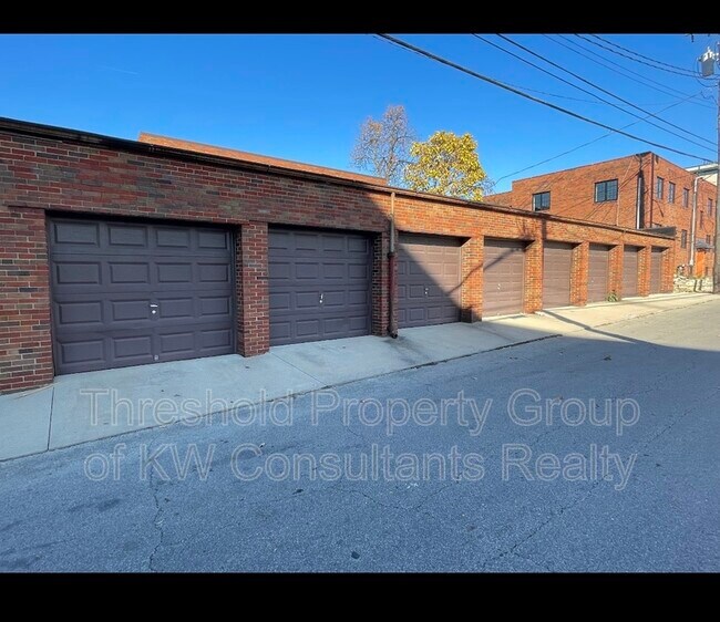 Building Photo - 451 E Town St