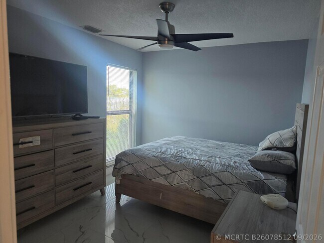 Building Photo - 3801 Waterview Cir