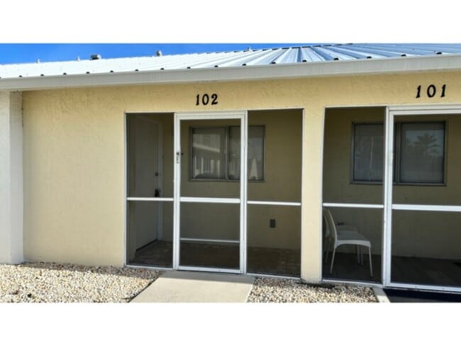 Building Photo - AVAILABLE NOW!  Washer &amp; Dryer Include...
