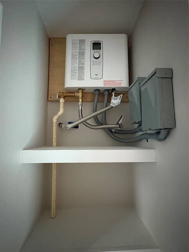 Building Photo - 8 S Avenue B