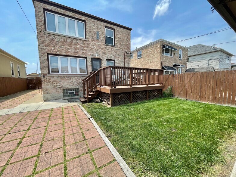 Building Photo - 5735 S Meade Ave