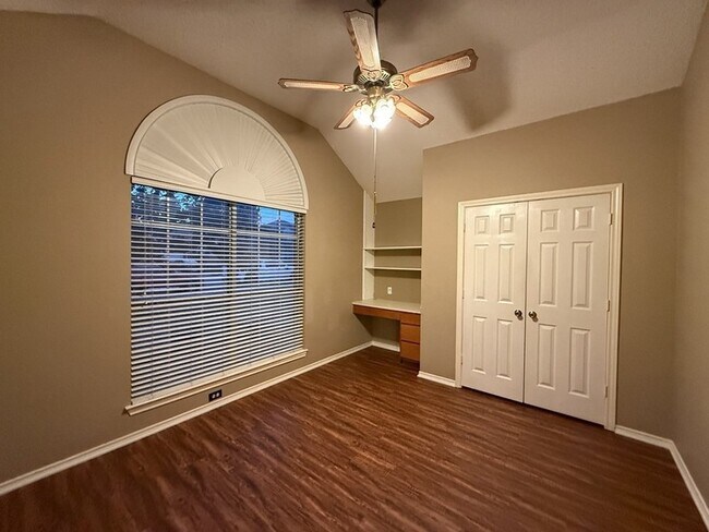 Building Photo - 7012 Bernadine St