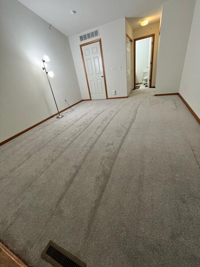 Building Photo - 5205 Holly Ln N