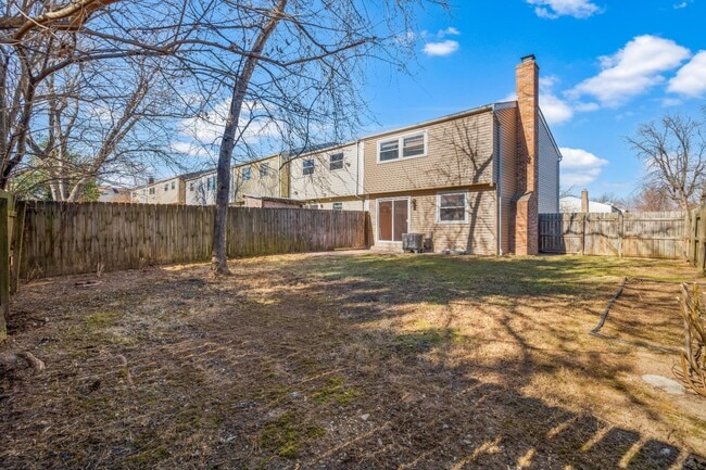 Building Photo - 152 Fairfield Dr