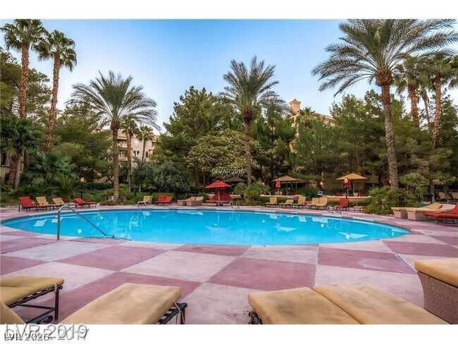 Building Photo - 270 E Flamingo Rd