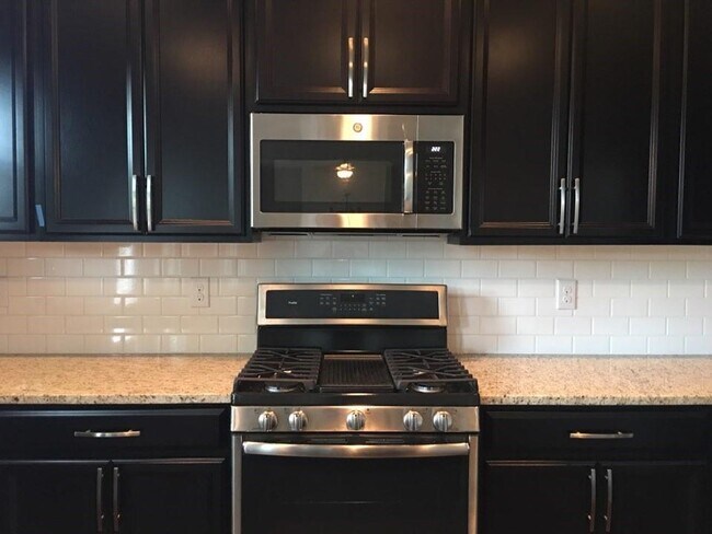 Building Photo - 2168 Lakeview Bend Way