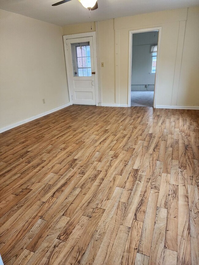 Building Photo - 1 E Elger St