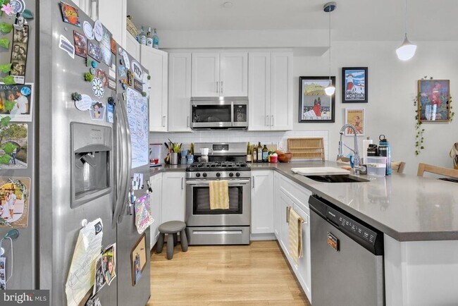 Building Photo - 381 Martin St