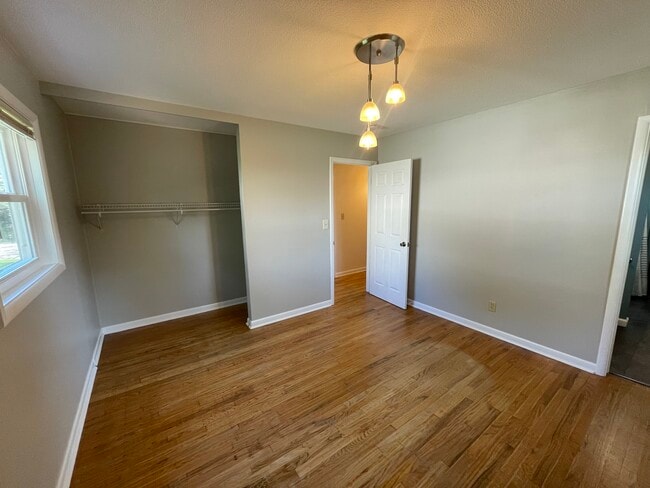 Building Photo - 140 Seneca Ln