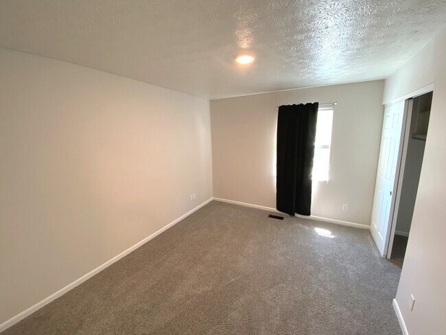 Building Photo - COMING SOON! -10817 Fallsington Court *Beautiful 2BR, 2.5 BA Townhouse in Blue Ash*