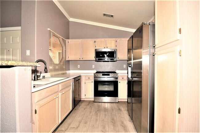 Building Photo - Stunning 1 Bed 1 Bath Condo On 2nd Floor at Opulence!