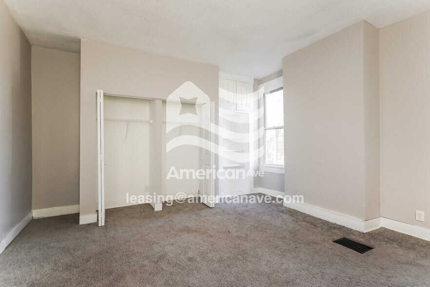 Building Photo - 2327 Duncan St