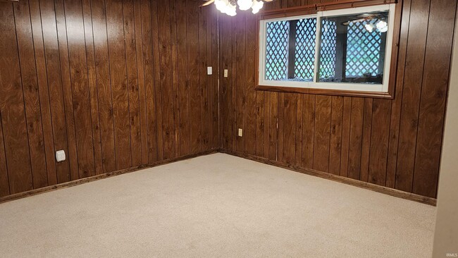 Building Photo - 708 E Eddington Ct