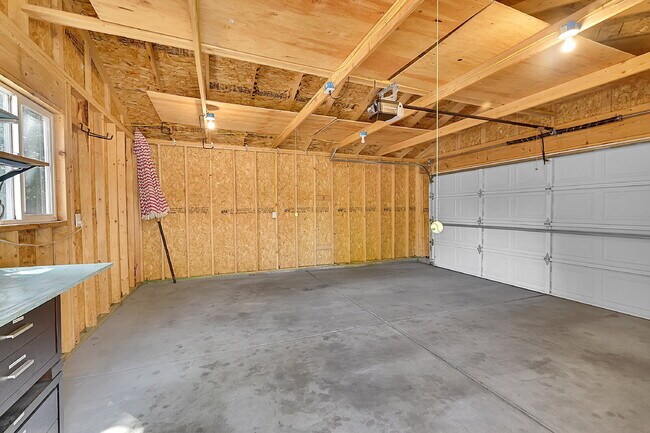 Building Photo - $2,225.00, 2-bed, 1-bath located in Denver.