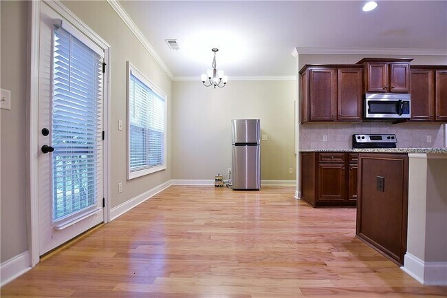 Building Photo - 115 Creek Pointe Dr
