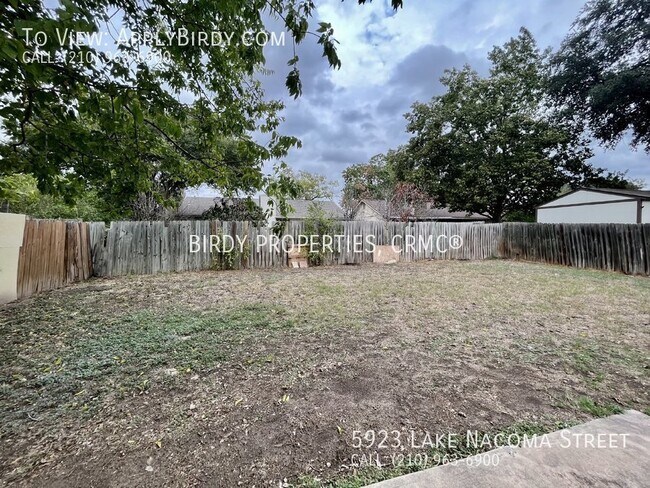 Building Photo - *4 Bed, 2 Bath Home Located in Lakeside**