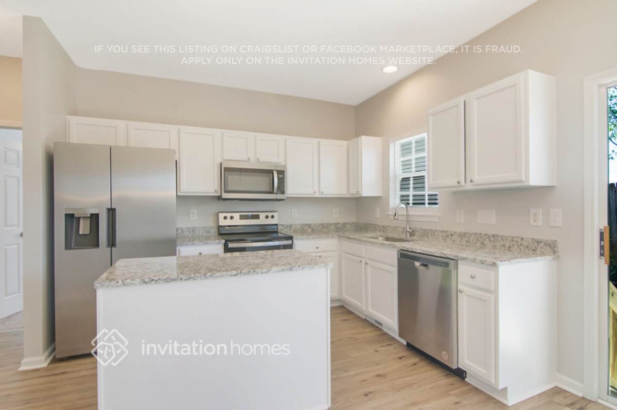 Building Photo - 533 Hanska Way
