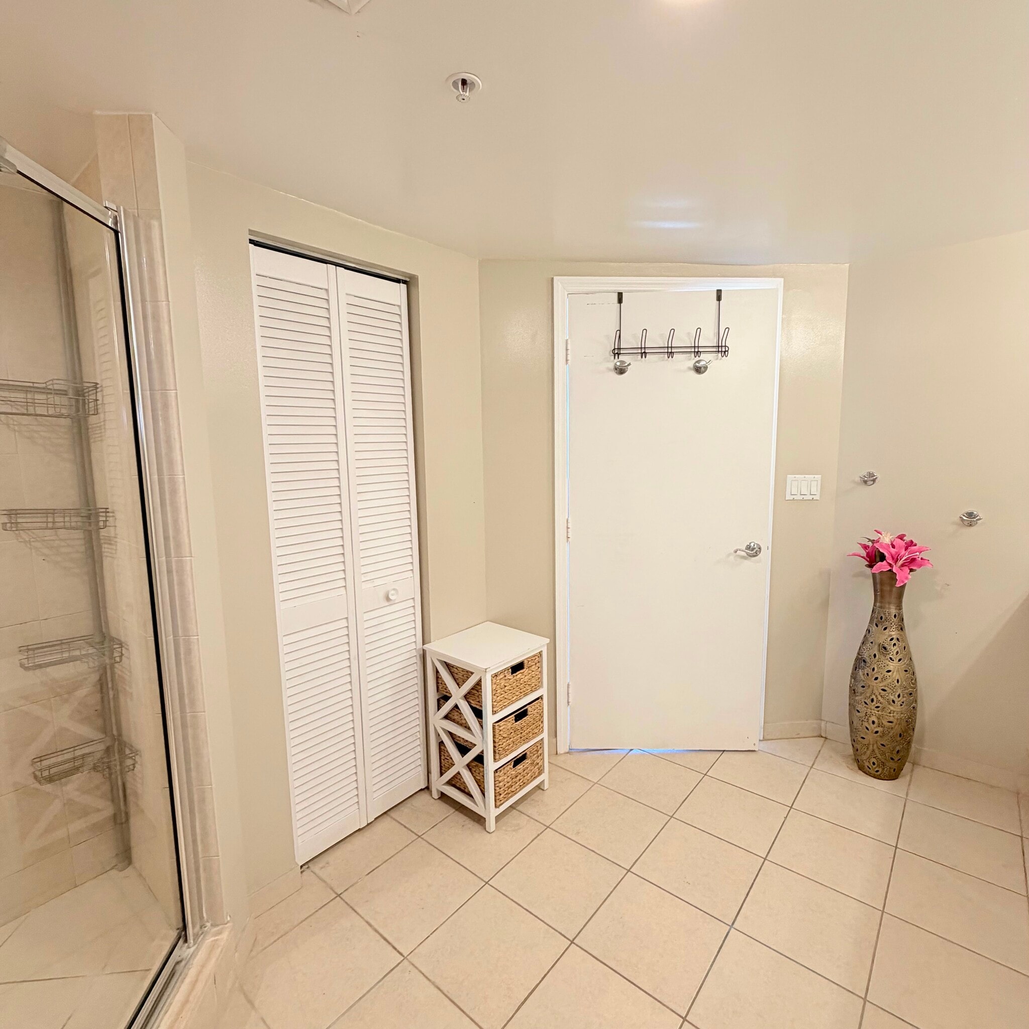 Building Photo - 16699 Collins Ave