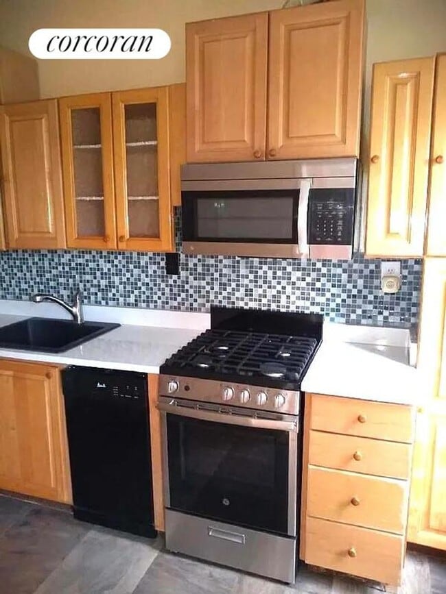 Building Photo - 530 Carlton Ave