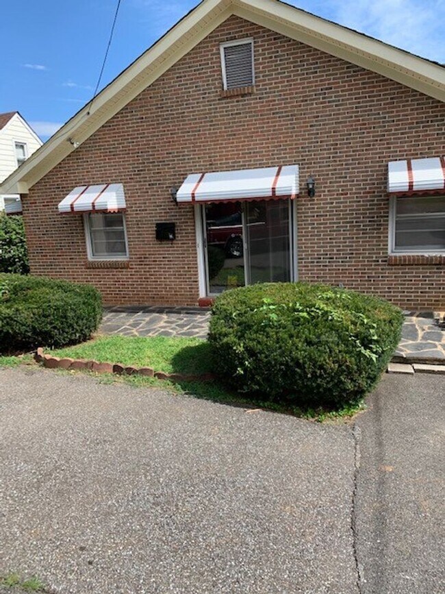 Building Photo - 1019 Brentwood Ave