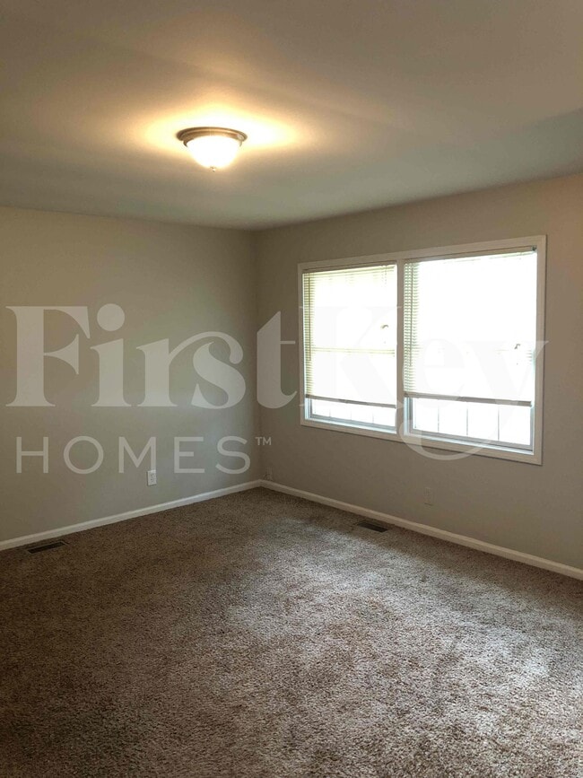 Building Photo - 127 Saugatuck Rd