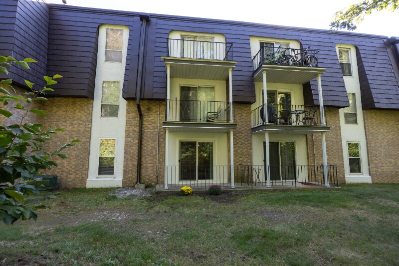 Primary Photo - 23 Shadowbrook Ln