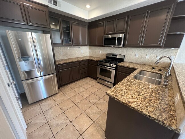 Building Photo - $4195-Beautiful Tri-level 3 Bed/2.5 Ba Townhome in Hampton Park/North San Jose