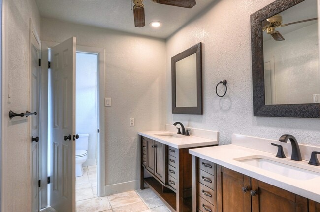 Building Photo - 5103 Temple Bell Dr