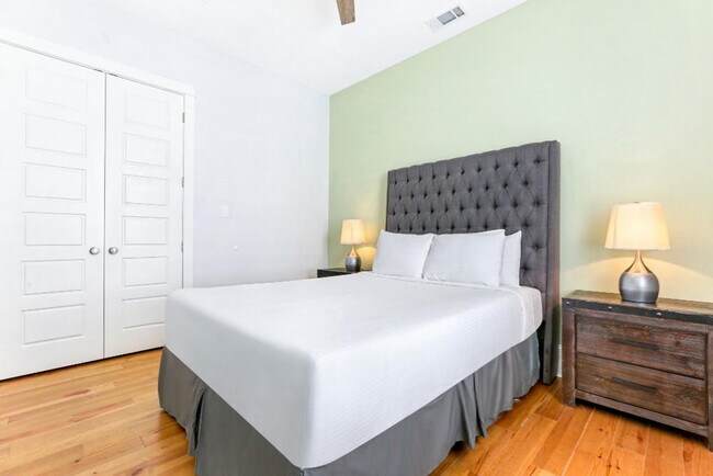 Building Photo - 1212 Carondelet St