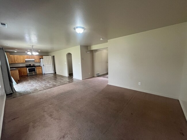 Building Photo - Lovely Home For Rent