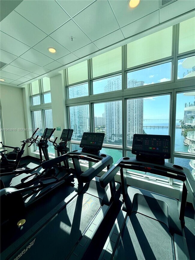 Building Photo - 300 S Biscayne Blvd