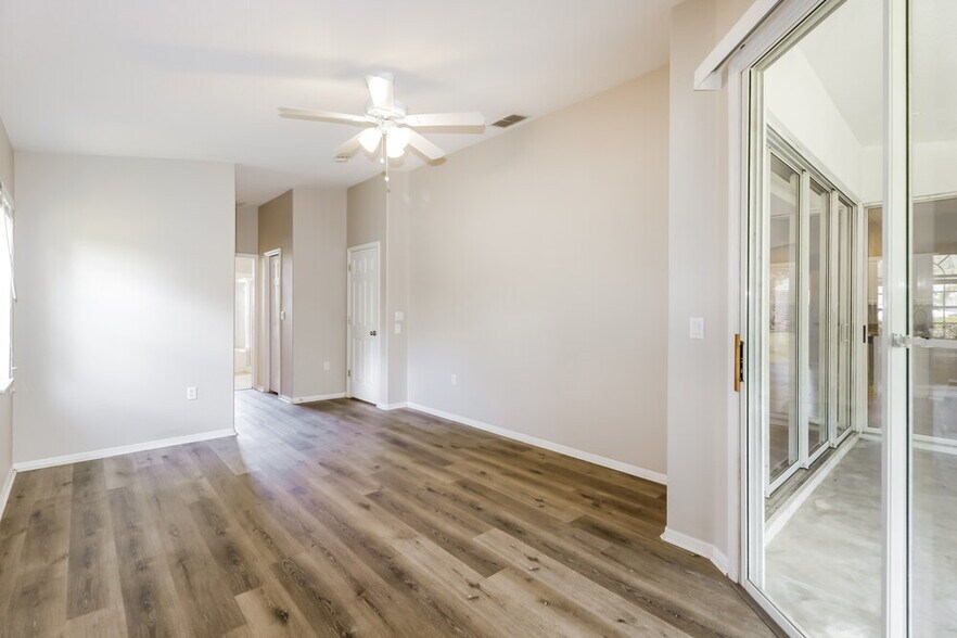 Building Photo - 1326 Kinsmere Dr