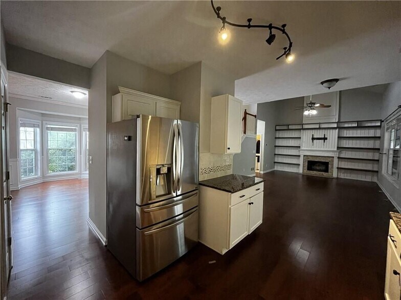 Building Photo - 2258 St Albans Pl