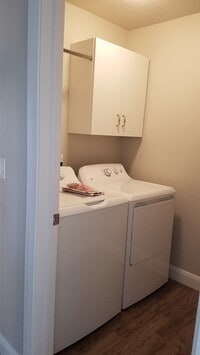 Building Photo - 3 bedroom 2.5 bath -Townhome in the heart ...