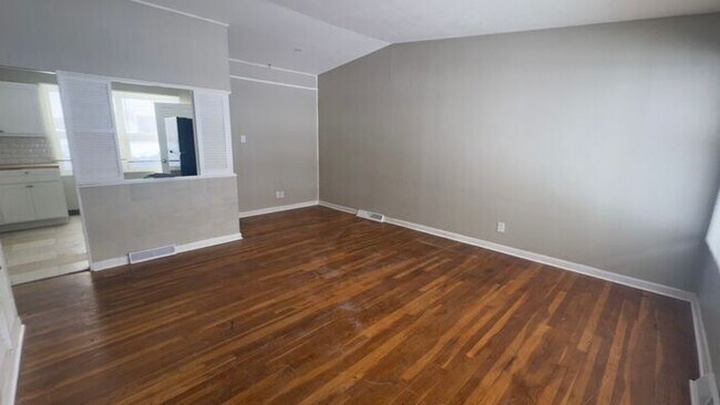 Building Photo - Spacious 3-Bedroom, 1-Bath Home in Moline Acres!