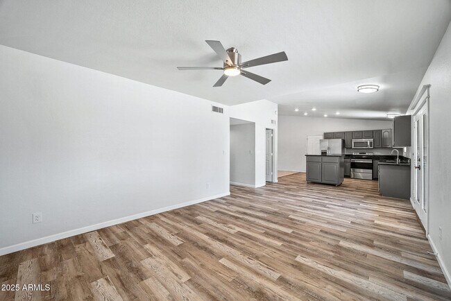 Building Photo - 6039 E Skinner Dr