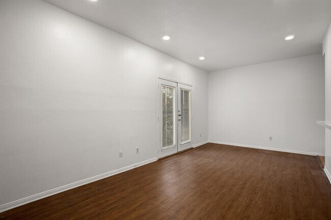 Building Photo - 2217 San Gabriel St