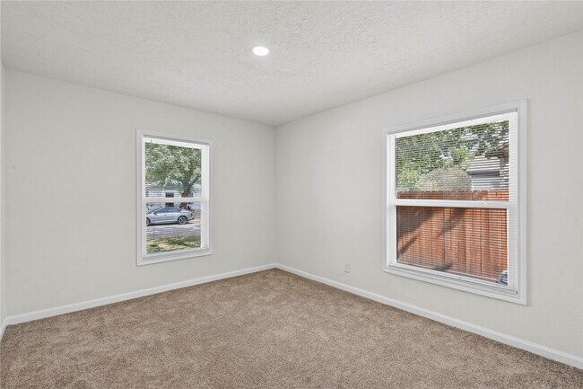 Building Photo - 2105 2nd St