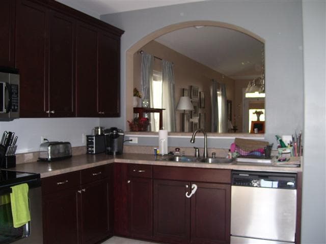 Building Photo - 35 Chapel Lake N