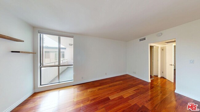 Building Photo - 1010 Kings Rd