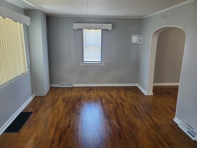 Building Photo - 802 S 28th St