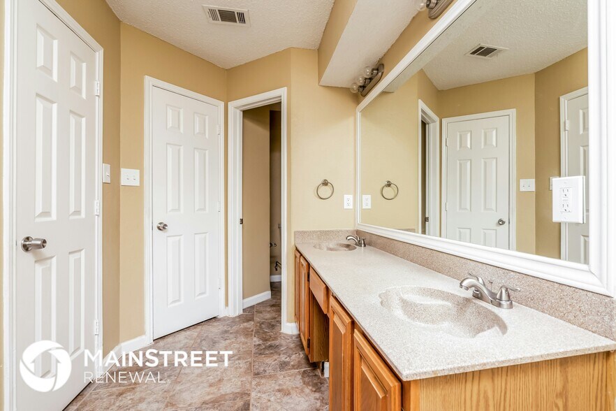 Building Photo - 1100 Stone Creek Dr
