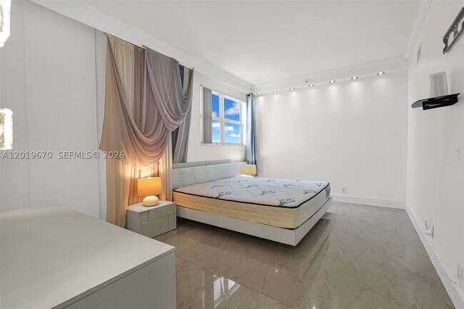 Building Photo - 3001 S Ocean Dr