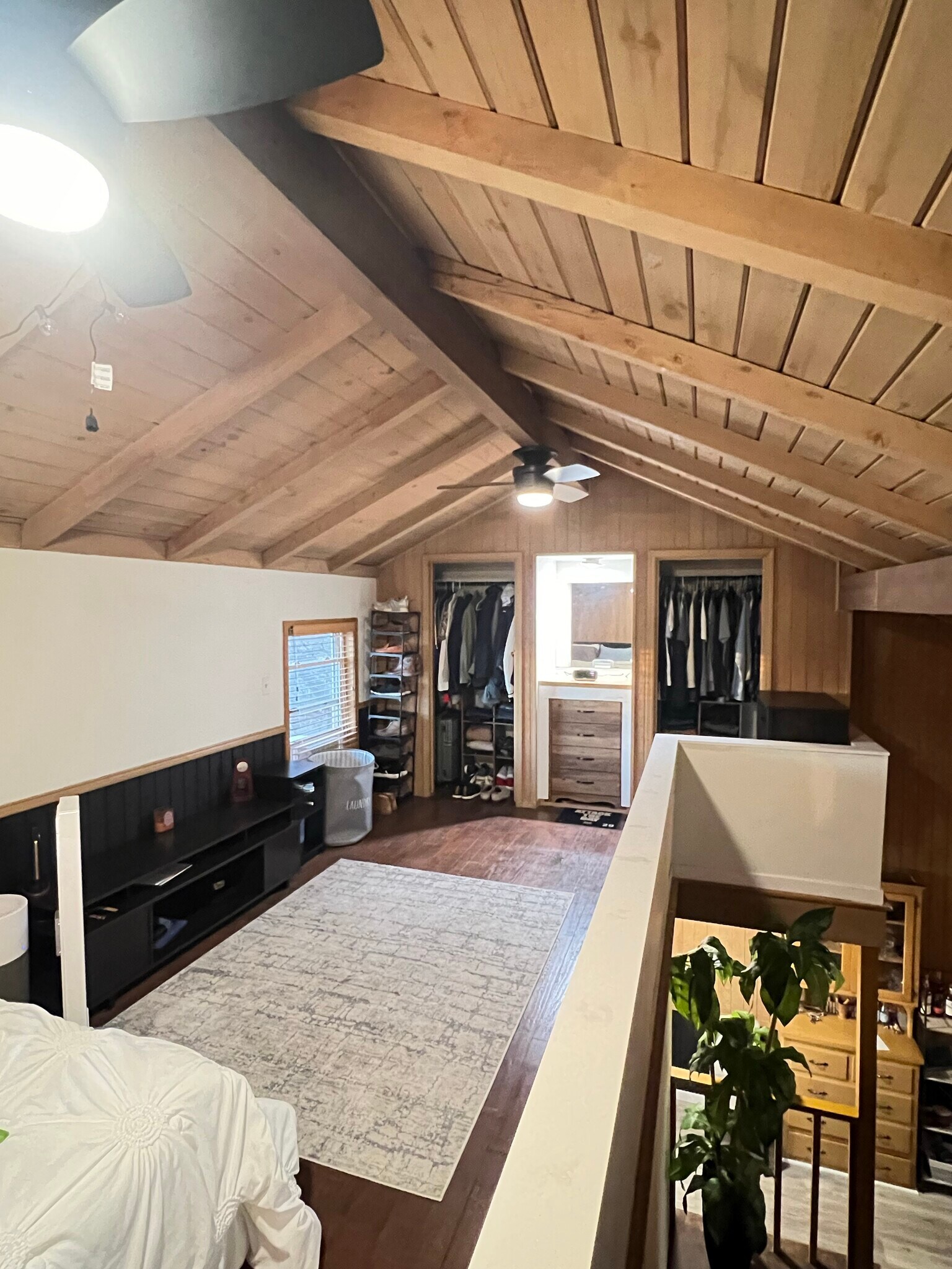 Bedroom - 214 E Cleburn St