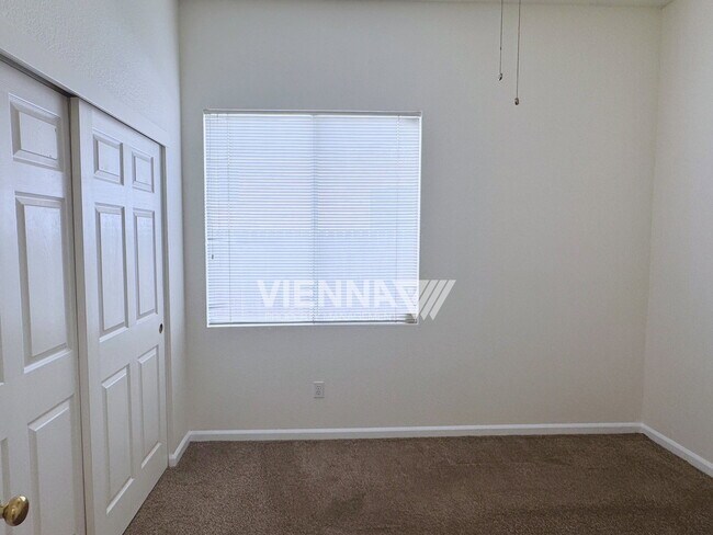 Building Photo - 2736 Genesee Dr