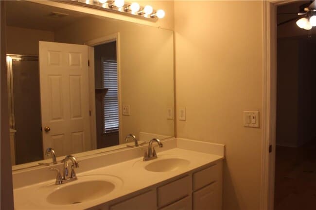 Building Photo - 1372 Dukes Creek Dr