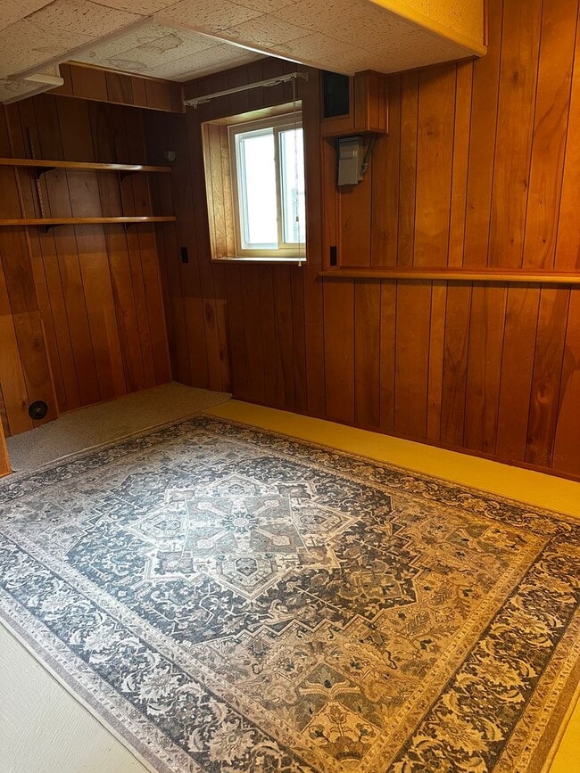 Building Photo - North Olmsted -4/5 Bedroom 2 1/2 bath larg...