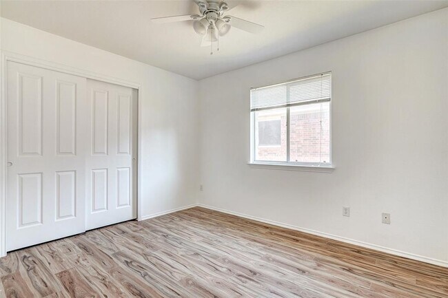 Building Photo - 1305 4 Cabin Ct